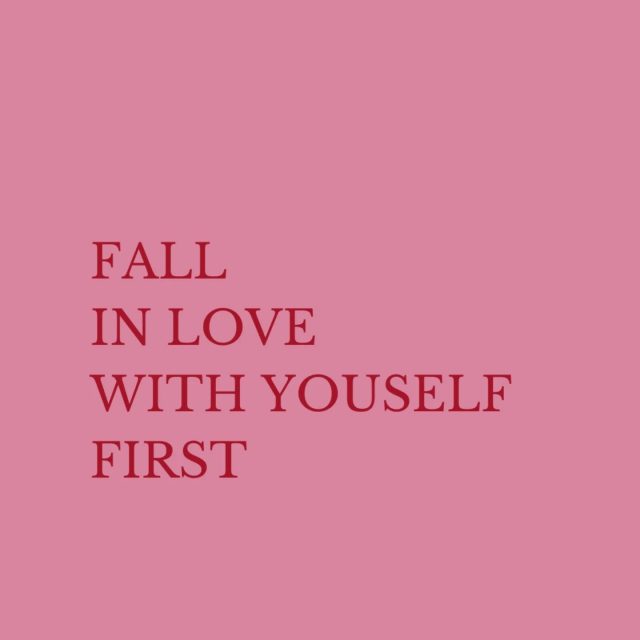 ๐ง๐ข๐๐๐ฌ'๐ฆ ๐ง๐๐ข๐จ๐๐๐ง ยท ๐ญ๐ฐ๐๐ต ๐ผ๐ณ ๐๐ฒ๐ฏ๐ฟ๐๐ฎ๐ฟ๐ ยท
The heart chakra (Anahata) represents love in all its forms: closeness and compassion, connection and boundaries. It is the space where relationships become possible.
First with ourselves, then with others.
On Valentineโs Day, love is often celebrated as something that exists between two people. Yet this day can also be ๐ฎ ๐ฟ๐ฒ๐บ๐ถ๐ป๐ฑ๐ฒ๐ฟ ๐ผ๐ณ ๐๐ต๐ฒ ๐บ๐ผ๐๐ ๐ณ๐๐ป๐ฑ๐ฎ๐บ๐ฒ๐ป๐๐ฎ๐น ๐ฟ๐ฒ๐น๐ฎ๐๐ถ๐ผ๐ป๐๐ต๐ถ๐ฝ. The one we are all in, often unconsciously and continuously shape:
๐๐ต๐ฒ ๐ฟ๐ฒ๐น๐ฎ๐๐ถ๐ผ๐ป๐๐ต๐ถ๐ฝ ๐๐ถ๐๐ต ๐ผ๐๐ฟ๐๐ฒ๐น๐๐ฒ๐.
Self-love is not an emotion, but a relationship.
It shows in how we meet uncertainty, respond to inner conflict and allow ourselves complexity.
It does not arise automatically. It grows through attention and presence, like noticing experiences, naming feelings and staying with them.
When it feels distant, self-love can be cultivated step by step through:
โ self-care that nourishes body and mind
โ kind inner dialogue
โ conscious boundaries
โ reflection and mindfulness without judgment
These practices strengthen the heart chakra and trust in our inner guidance.
The heart chakra knows balance: rhythm, measure, protection.
Giving without losing oneself. Receiving without guilt.
When this balance is missing, patterns like over-adaptation, dependency or withdrawal may arise.
Self-love acts as regulation by honoring needs and maintaining boundaries. Only when we can hold ourselves does love become free. Connection without dependency. Closeness without fear.
In this sense, Valentineโs Day becomes an invitation:
To open the heart to love in all its forms, starting within.
Much love today and on all the days that follow,
your SunMoonDreams โจ